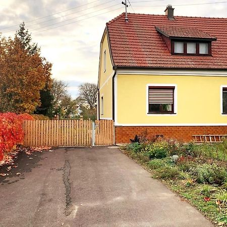 Ferienhaus Mit Garten In Thermennaehe Strebersdorf Bagian luar foto